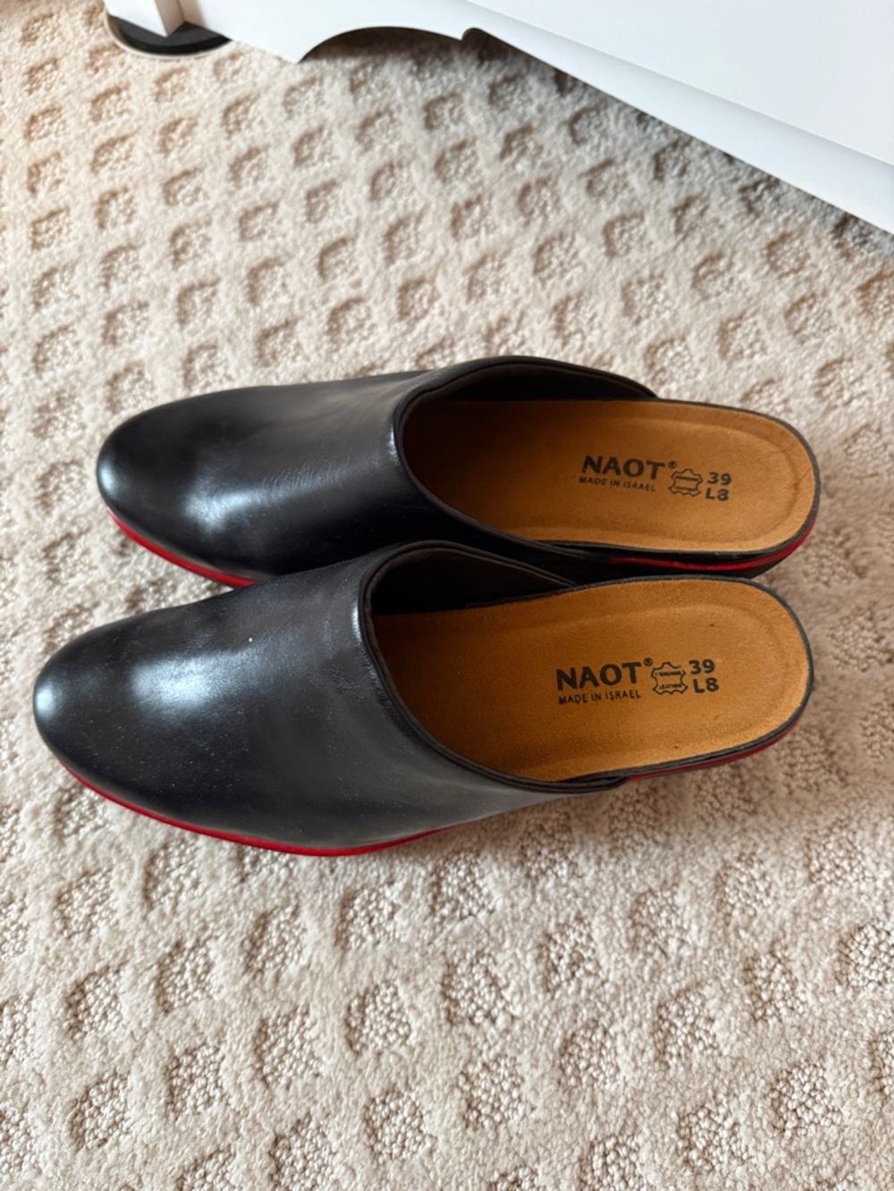 Naot Black Slip-On Leather Heeled Clogs with Red Trim Sz 39 super nice.